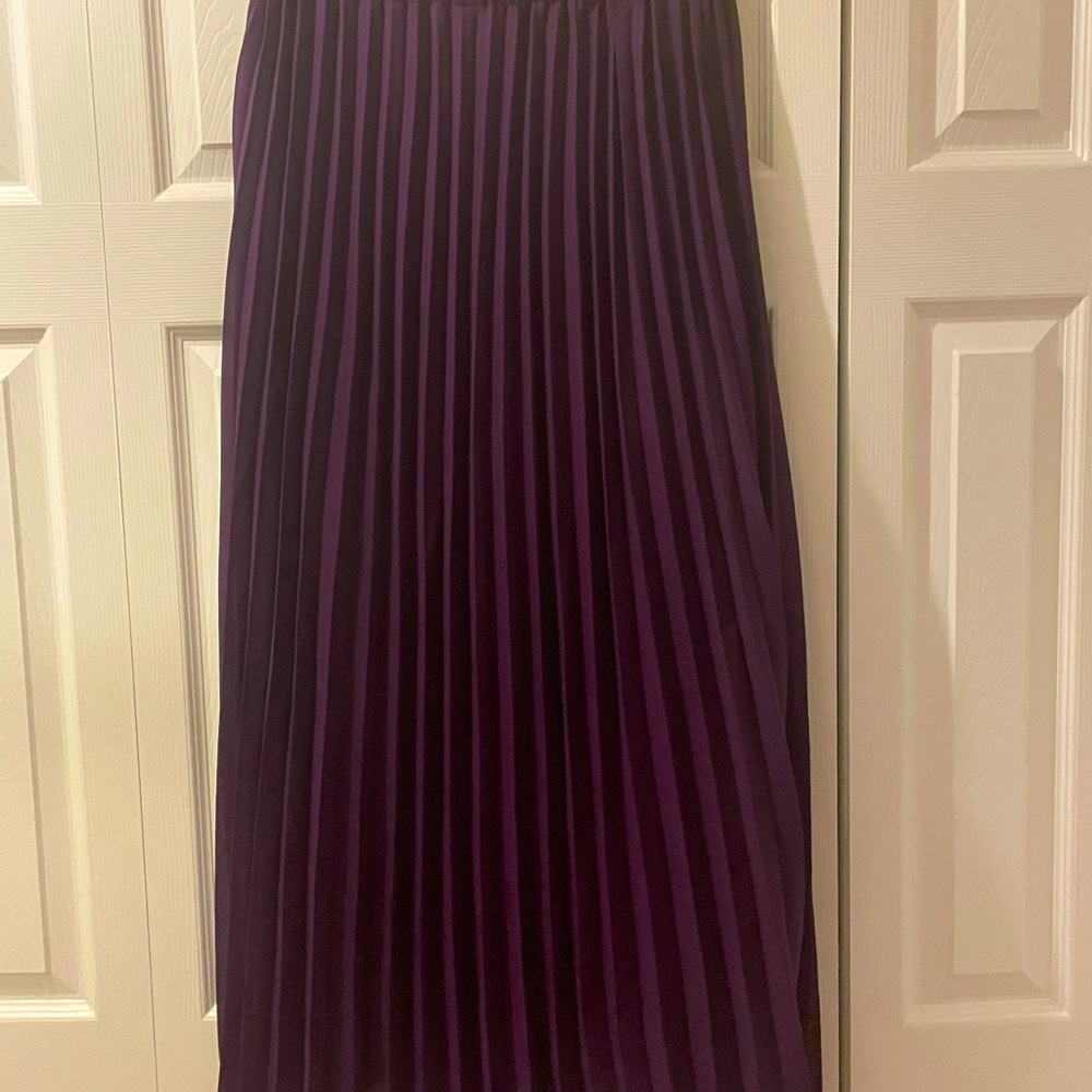 Pleated Maxi skirt
